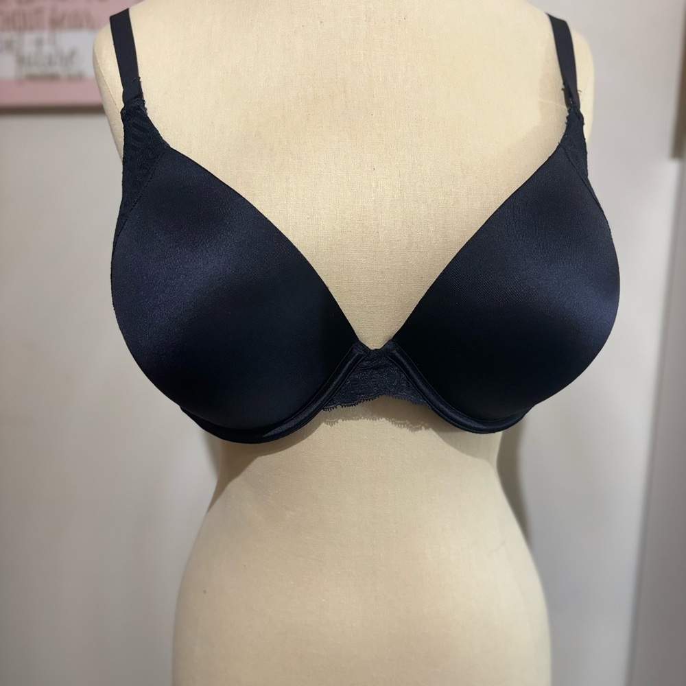 Maidenform Comfort Devotion Black Lace T-Shirt Underwire Padded Bra Size 40C